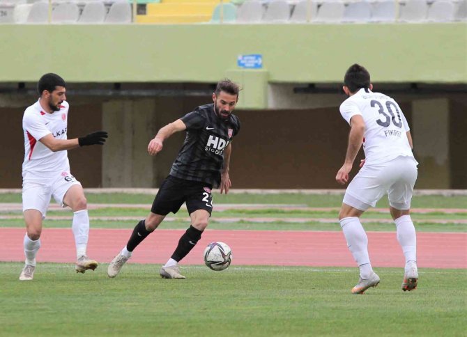 Tff 3. Lig: Bergama Belediyespor: 2 - Nevşehir Belediyespor: 2