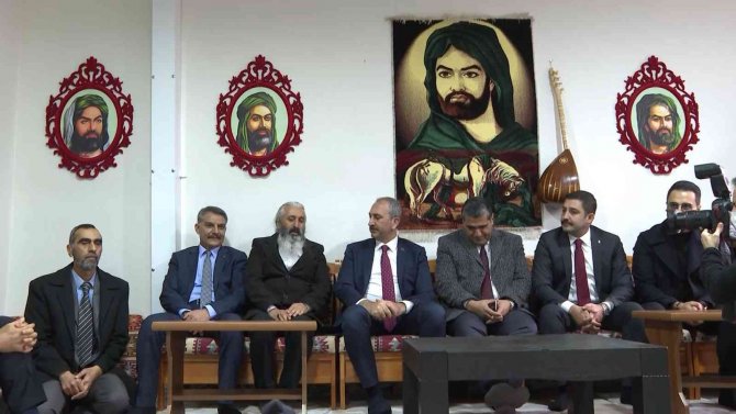 Adalet Bakanı Gül Cemevini Ziyaret Etti: “Biz Hep Birlikte Türkiye’yiz”