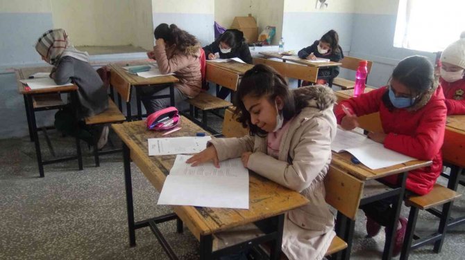 Gercüş’te ’Kitap Kurdu’ Yarışması Düzenlendi