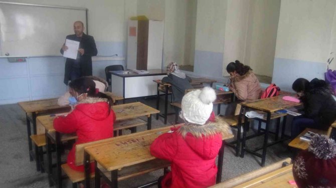 Gercüş’te ’Kitap Kurdu’ Yarışması Düzenlendi