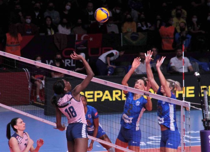 2021 Fıvb Kadınlar Dünya Kulüpler Şampiyonası: Prosecco Doc Imoco: 3 - Minas Tenis Clube: 1