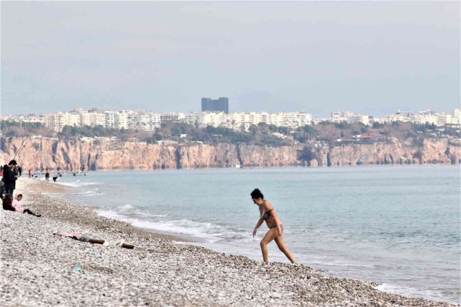 Türkiye Kar Beklerken Antalya’da Yaz Günlerini Aratmayan Görüntüler