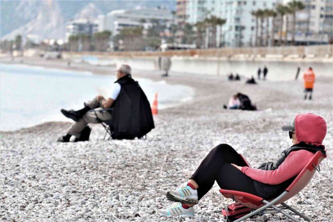 Türkiye Kar Beklerken Antalya’da Yaz Günlerini Aratmayan Görüntüler