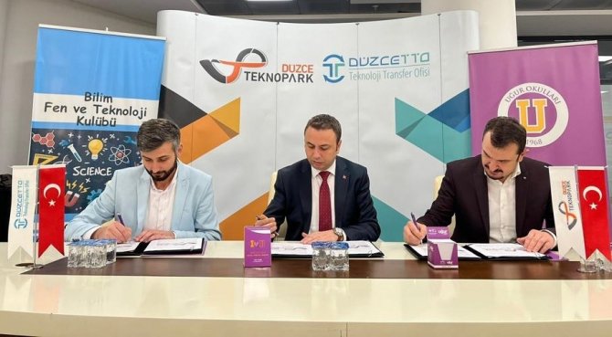 Uğur Okulları Düzce Kampüsü Öğrencileri Geleceğe Teknoloji İle Hazırlayacak