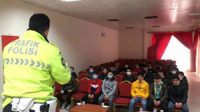 Van Polisinden Öğrencilere Trafik Eğitimi