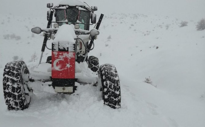 Afyonkarahisar’da Karla Mücadele Ekipleri Teyakkuzda