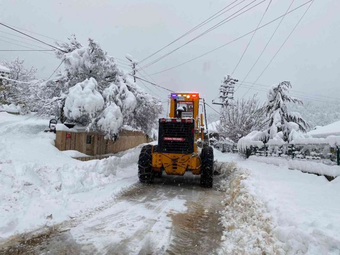 Büyükşehir’in Karla Mücadelesi Başladı