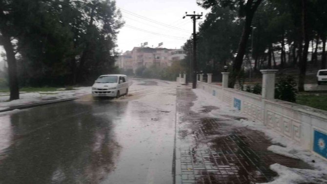 Yağan Dolu Manavgat’ı Beyaz Örtüyle Kapladı
