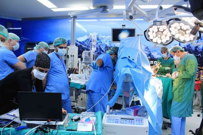 Canlı Cerrahi İle Beyin Pili Ameliyatı Eğitimi Verildi