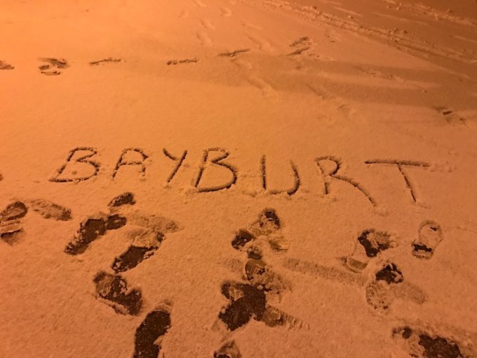 Bayburt Kent Merkezi Beyaza Büründü, Çocuklar Karın Tadını Çıkarttı