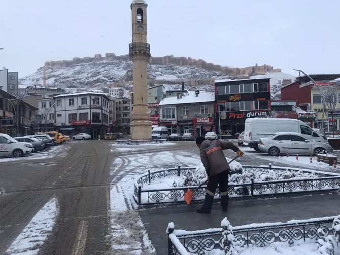 Bayburt’ta Kar Yağışıyla Birlikte Ekipler Sahaya İndi