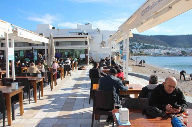 Bodrum’da Güneşi Gören Sahile Koştu