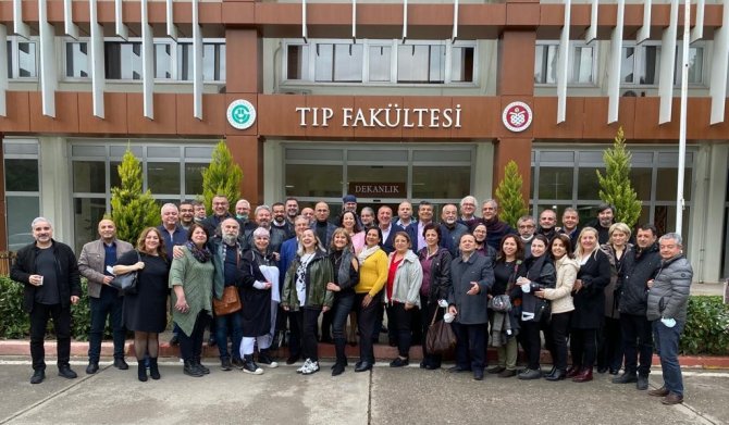 Hekimler 30 Yıl Sonra Aynı Sırada Buluştu