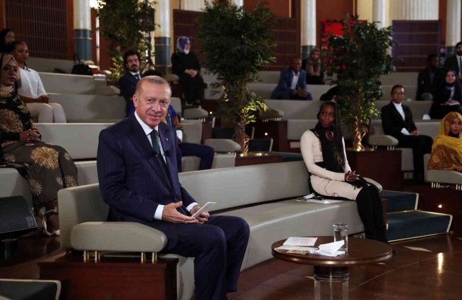 Cumhurbaşkanı Erdoğan’dan Afrikalı Gençlere Çağrı: "Türkiye’yi İkinci Vatanınız Kabul Edin"