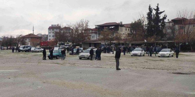 Fiyat Belirsizliği Otomobil Pazarını Boş Bıraktı