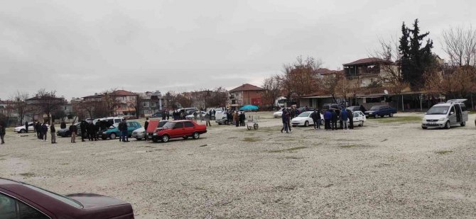 Fiyat Belirsizliği Otomobil Pazarını Boş Bıraktı