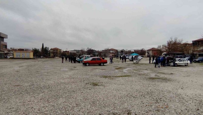 Fiyat Belirsizliği Otomobil Pazarını Boş Bıraktı