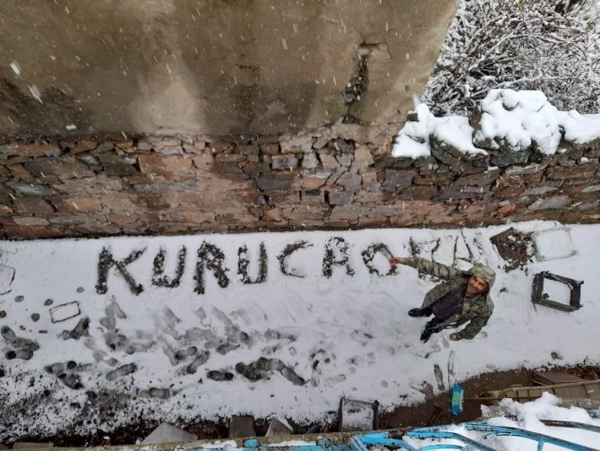 Kar, Çiftçi Ve Çocukları Sevindirdi