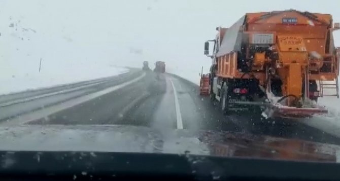 Bingöl-erzurum Karayolu Tır Geçişlerine Kapatıldı