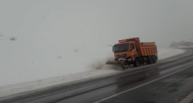 Bingöl-erzurum Karayolu Tır Geçişlerine Kapatıldı