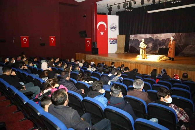Sanatseverlerden ‘Yunus Emre’ Tiyatro Oyununa Büyük İlgi
