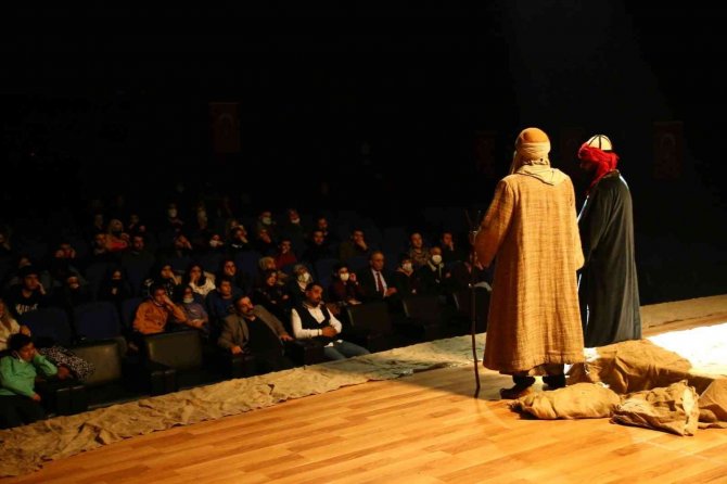 Sanatseverlerden ‘Yunus Emre’ Tiyatro Oyununa Büyük İlgi