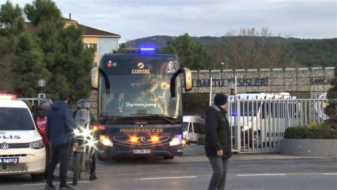 Fenerbahçe Stada Hareket Etti