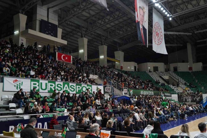 Frutti Extra Bursaspor, Anadolu Efes’i Ağırladı