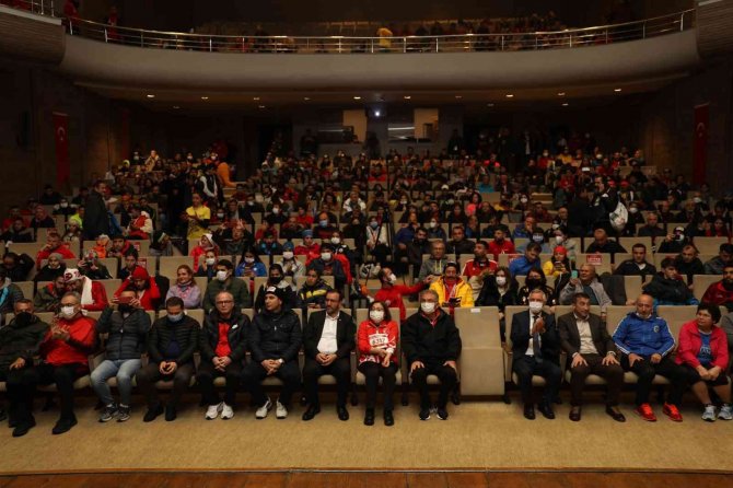 Gazi Yarı Maratonu’nun Ödülleri Sahiplerini Buldu