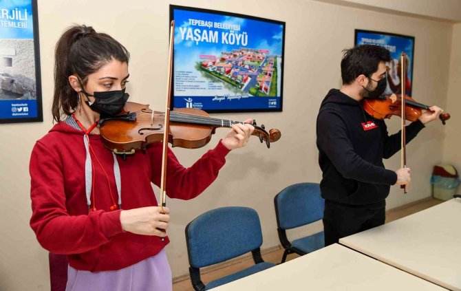 Gençlerden Keman Kursuna İlgi