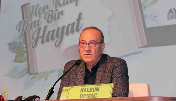 Spor Yorumcusu Haldun Domaç, Kitap Fuarı’nda Okurlarıyla Buluştu
