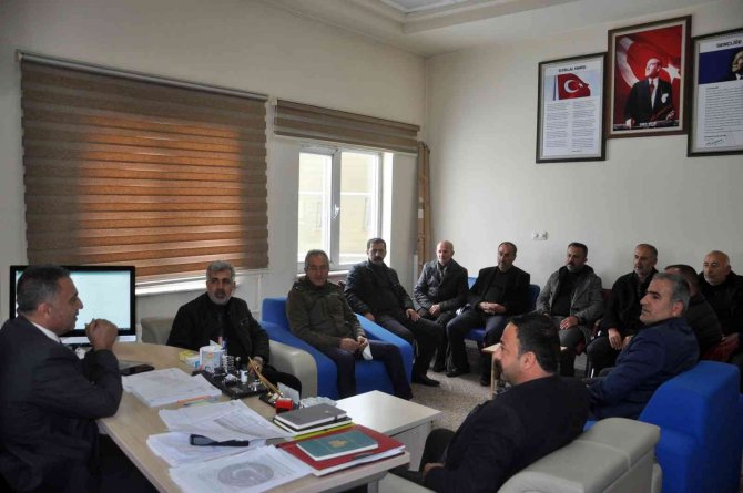 Yüksekovalı Muhtarlardan Hastane Ziyareti