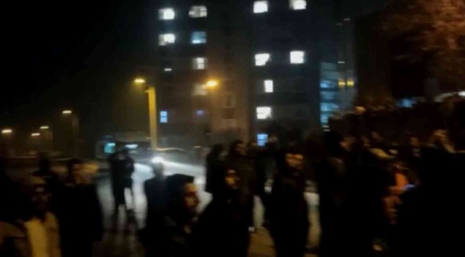 Vali Dolmuş Fiyatlarına Tepki Gösteren Öğrencilerle Bir Araya Geldi