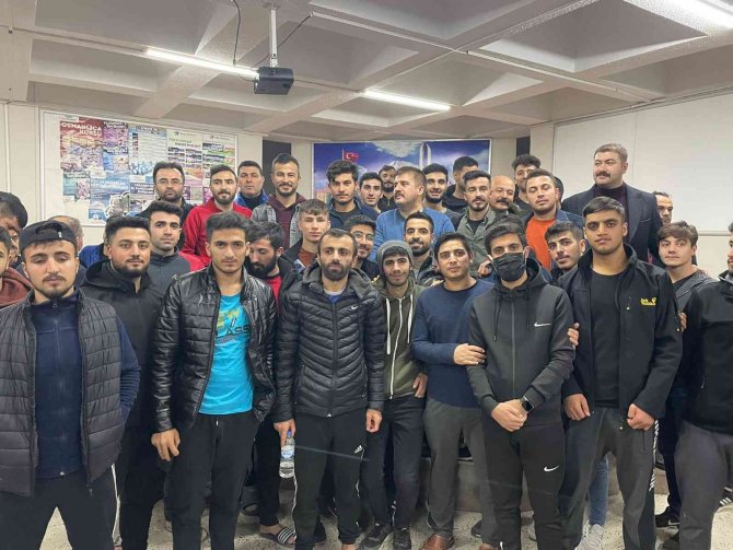 Vali Dolmuş Fiyatlarına Tepki Gösteren Öğrencilerle Bir Araya Geldi