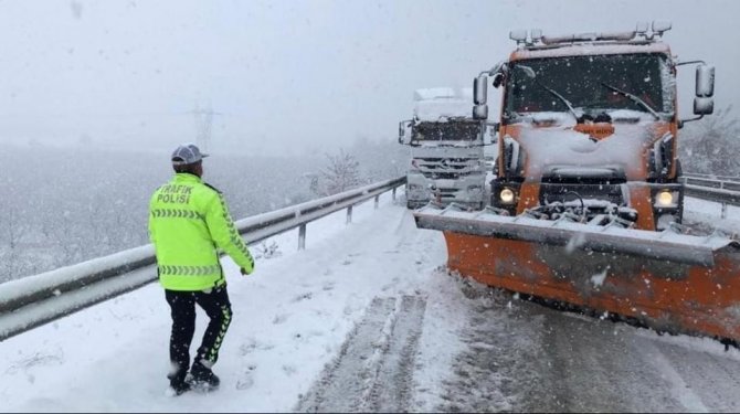 Isparta’da Sürücülerin Yardımına Polis Koştu