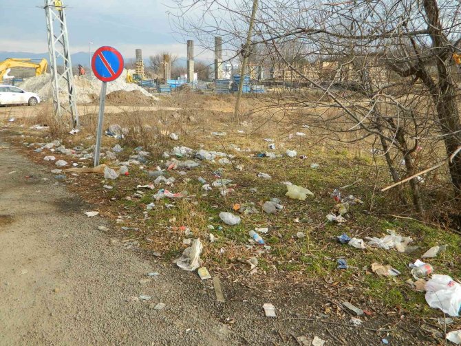 Türkgözü Sınır Kapısı Çöp Alanına Döndü
