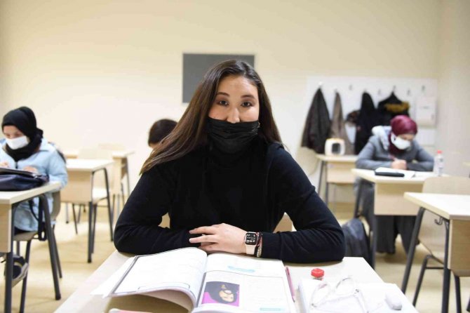 Kazakistanlı Gazeteci, Türkçe Öğrenmek İçin Çorum’a Geldi