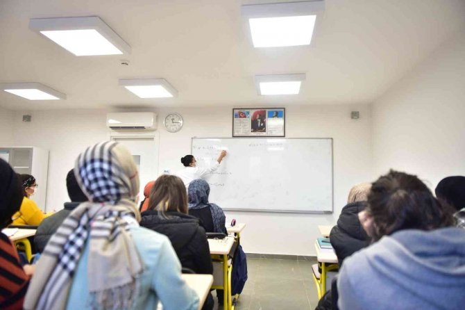 Kepez Belediyesi’nde Üniversite Hazırlık Kursları