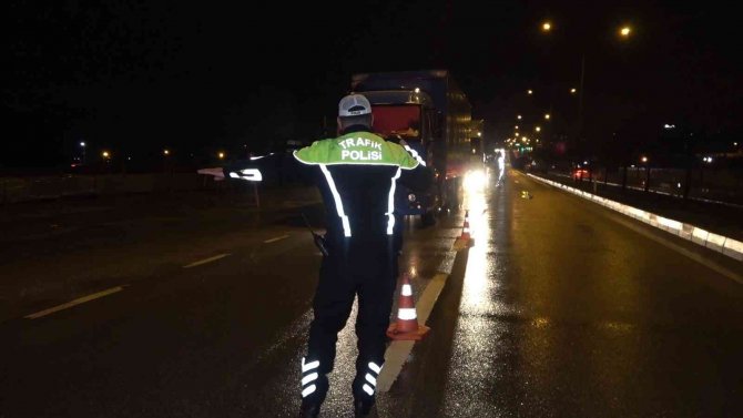 Kırıkkale-kayseri Karayolunda Sis Ve Kar Engeli: Tırlar Konya Yolundan Gönderildi