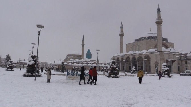 Konya’da Kar Yağışı Etkisini Sürdürüyor