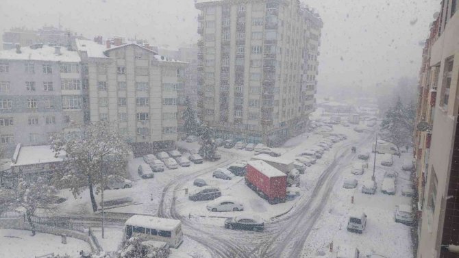 Konya’da Kar Yağışı Etkisini Sürdürüyor
