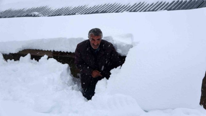 Muş’ta 1600 Rakımlı Köy Kara Gömüldü