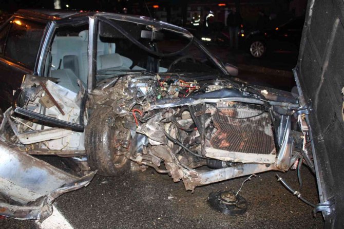 Park Halindeki Otomobile Çarptı: 1 Ölü