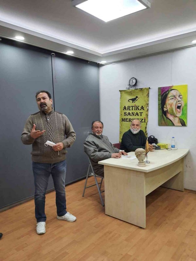Altuntaş, "Ötağçenin Sakinleri"ni İmzaladı