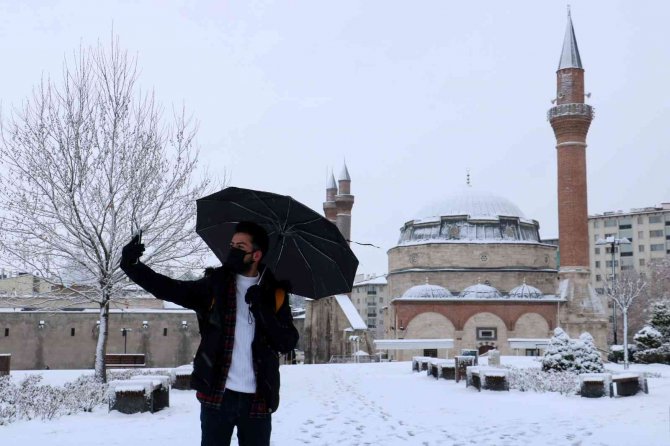 Tarihi Kentte Kar Kartpostallık Görüntüler Oluşturdu