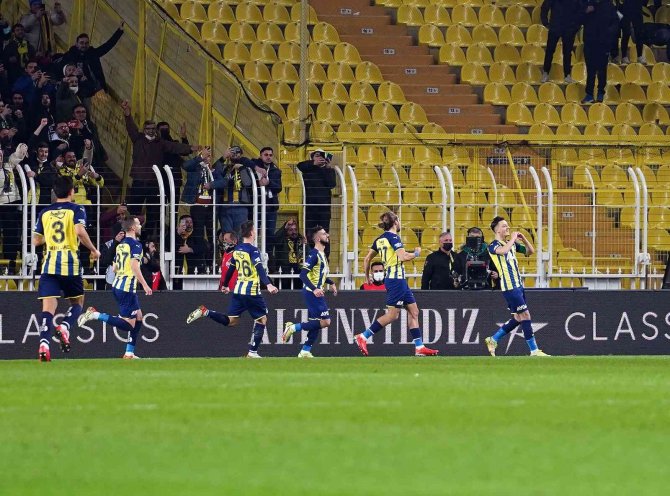 Spor Toto Süper Lig: Fenerbahçe: 2 - Beşiktaş: 1 (İ̇lk Yarı)