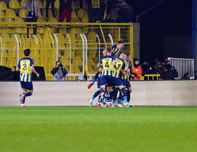 Spor Toto Süper Lig: Fenerbahçe: 2 - Beşiktaş: 1 (İ̇lk Yarı)