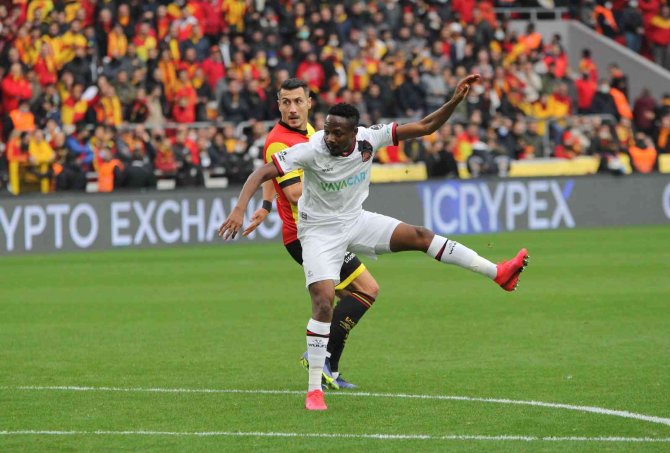 Spor Toto Süper Lig: Göztepe: 0 - Fatih Karagümrük: 0 (İ̇lk Yarı)