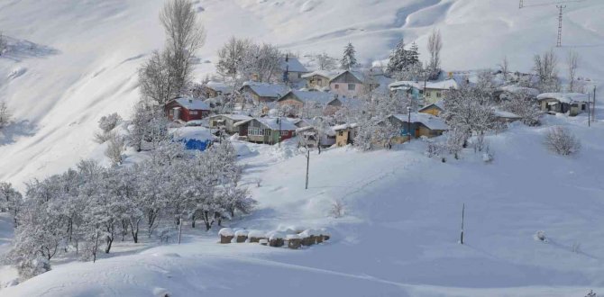Pülümür’de Okullara Kar Tatili