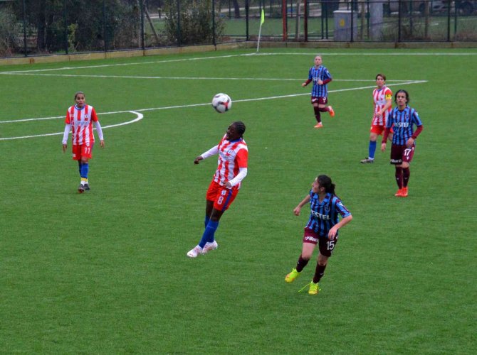 Kadın Futbol Süper Ligi: Adana İ̇dmanyurdu Sk: 2 - Trabzonspor: 1